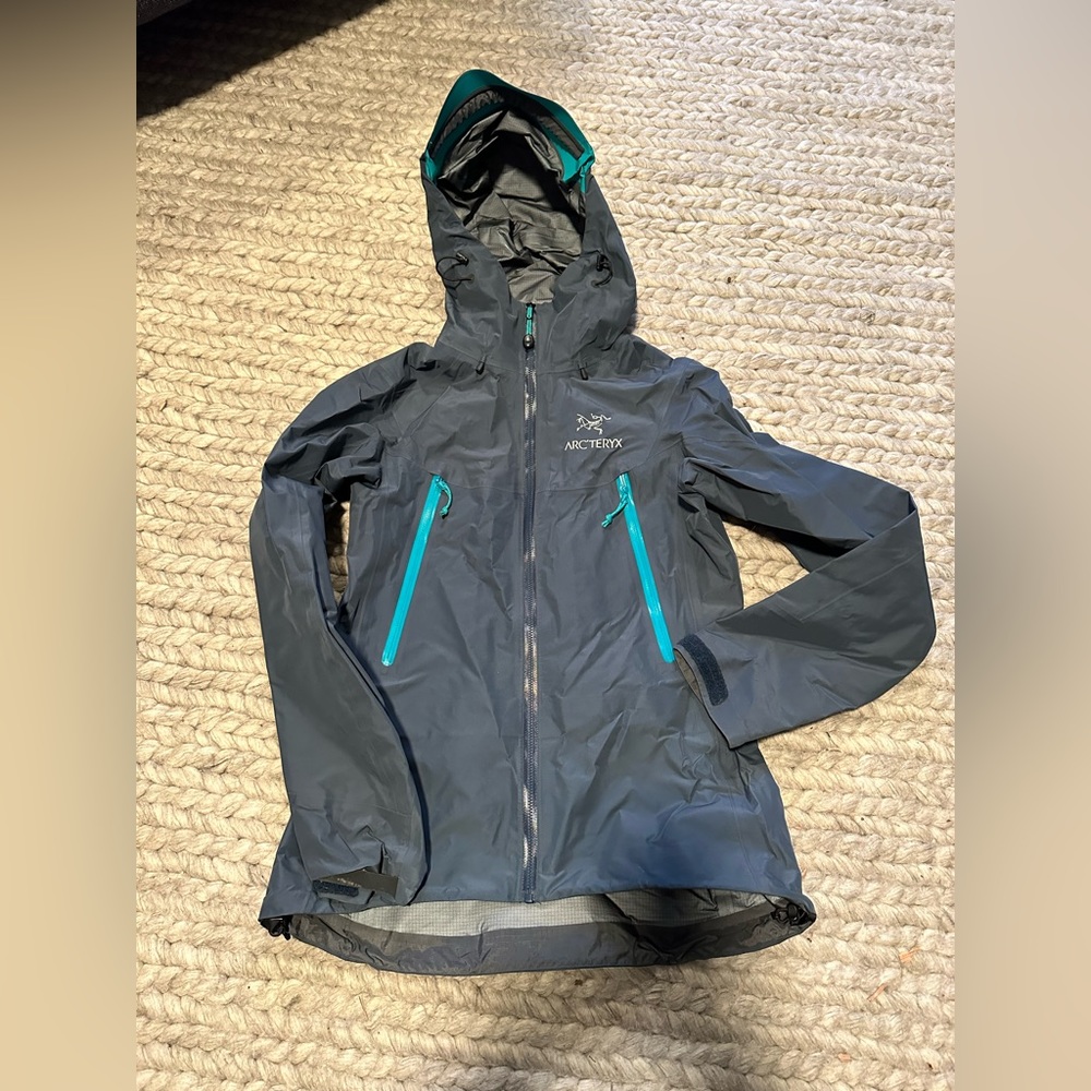 Arc’teryx Beta AR women’s jacket size small